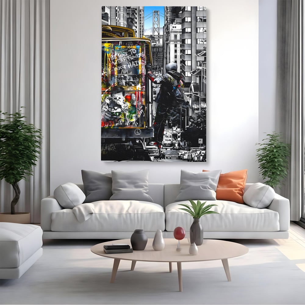 Tablou canvas cu ilustratie urbana cu un tramvai si un calator, fara rama, pe sasiu de lemn, pe perete intr-un living